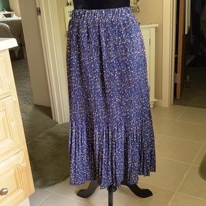 Eden & Olivia Navy Print Skirt